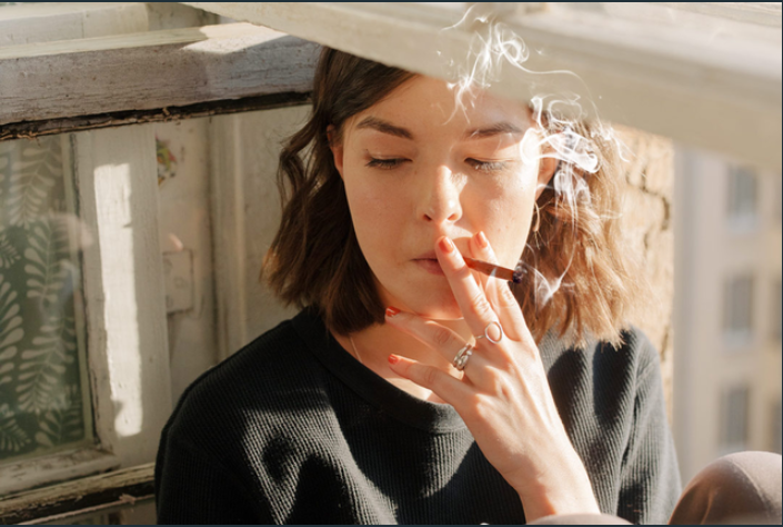 vibe-by-california-cannabis-dispensary-hype-cannabis-products-using-cannabis-in-hotel-room