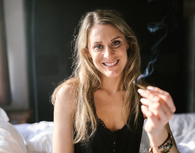 a-tale-of-two-coasts-comparing-californias-cannabis-history-with-the-east-coasts-marijuana-story_featured_photo