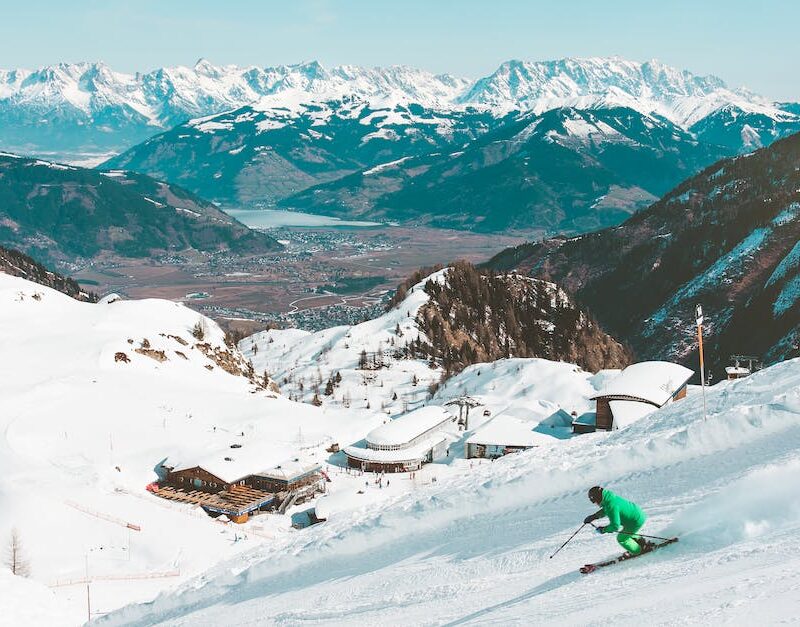 carving-the-slopes-cannabis-for-an-enriched-skiing-experience_featured_photo-1
