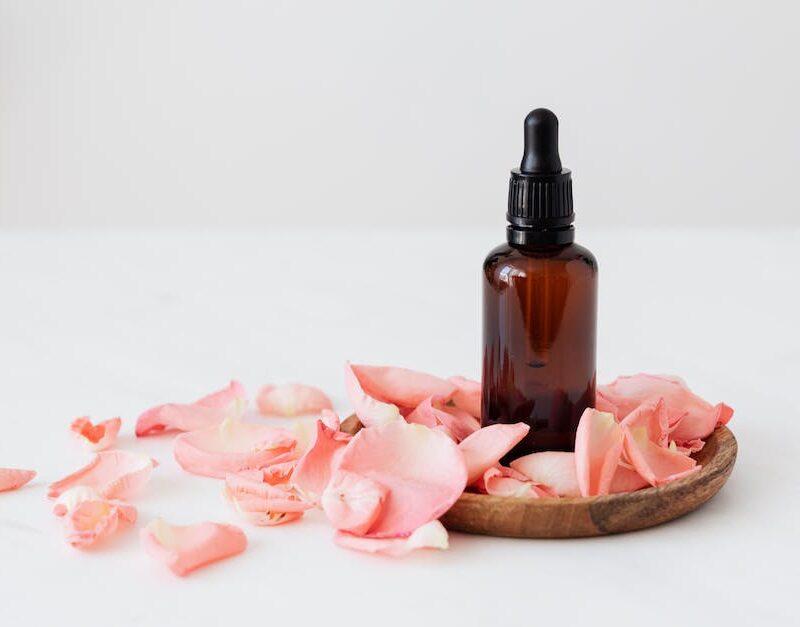 cbd-oil-a-comprehensive-guide-on-uses-benefits-and-legality_featured_photo