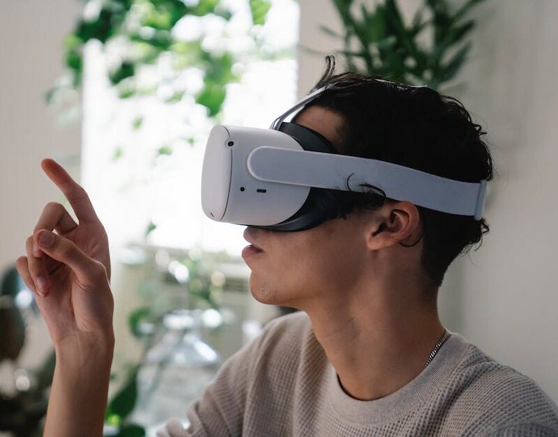 high-tech-cannabis-a-glimpse-into-californias-marijuana-infused-virtual-reality-experiences_featured_photo