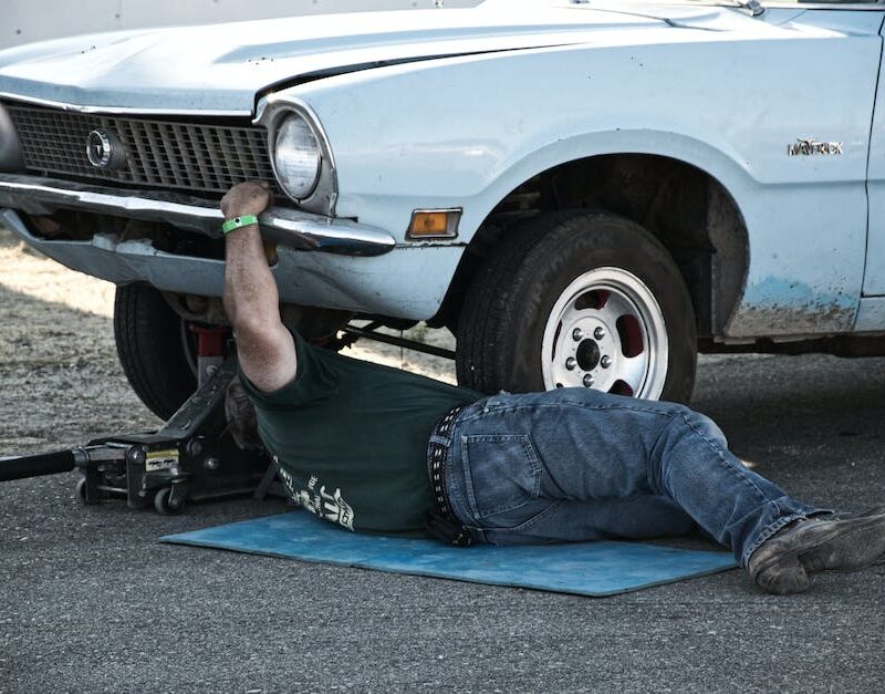 relaxed-and-resourceful-how-cbd-helps-mechanics-combat-stress-and-enhance-problem-solving-skills_featured_photo