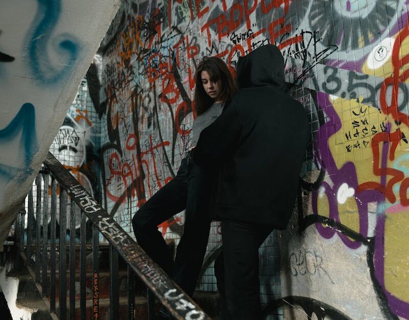 the-perfect-puff-mastering-the-art-of-cannabis-smoking-techniques-in-california_featured_photo