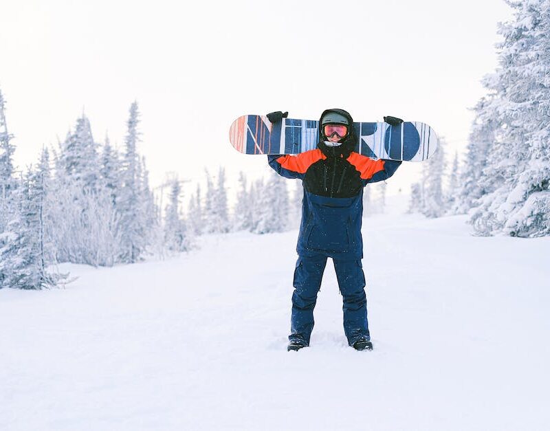 riding-the-green-wave-uncovering-the-benefits-of-cannabis-for-snowboarders_featured_photo