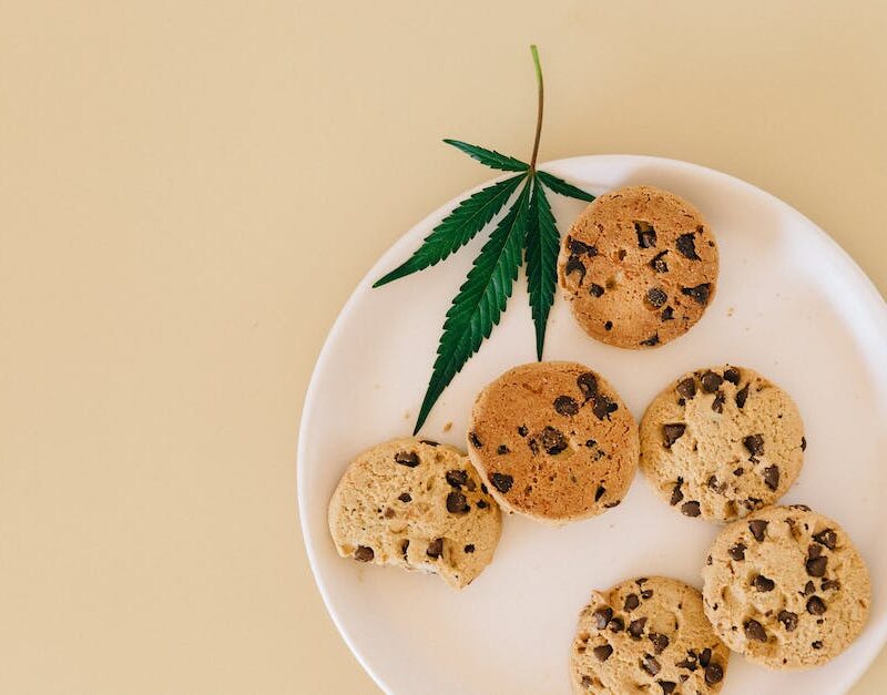 from-chocolate-chip-to-oatmeal-raisin-cannabis-cookie-recipes-youll-love_featured_photo